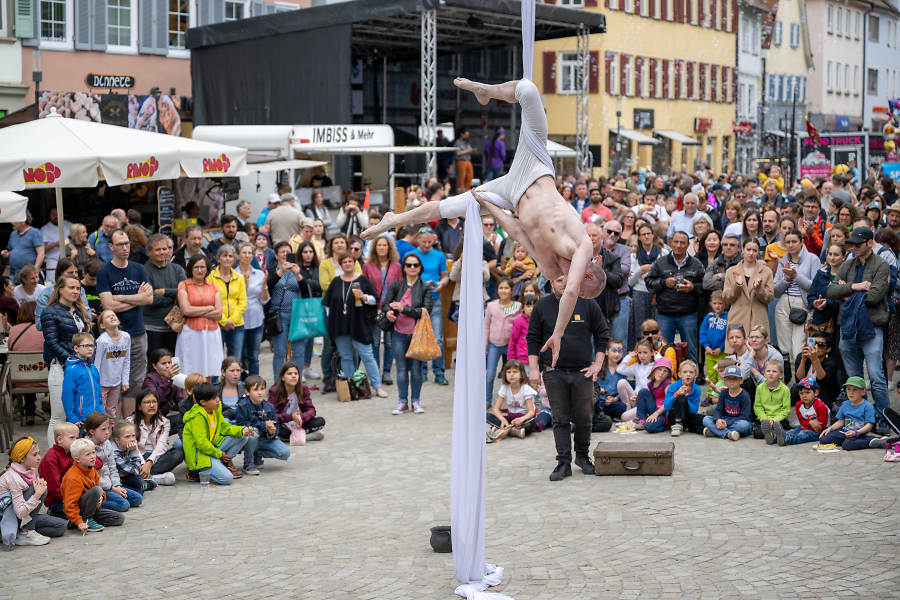 Gauklerfest mit verkaufsoffenem Sonntag